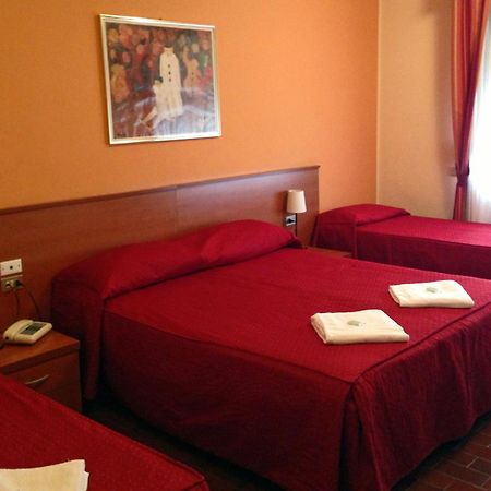 Hotel Forum Rozzano Kamer foto