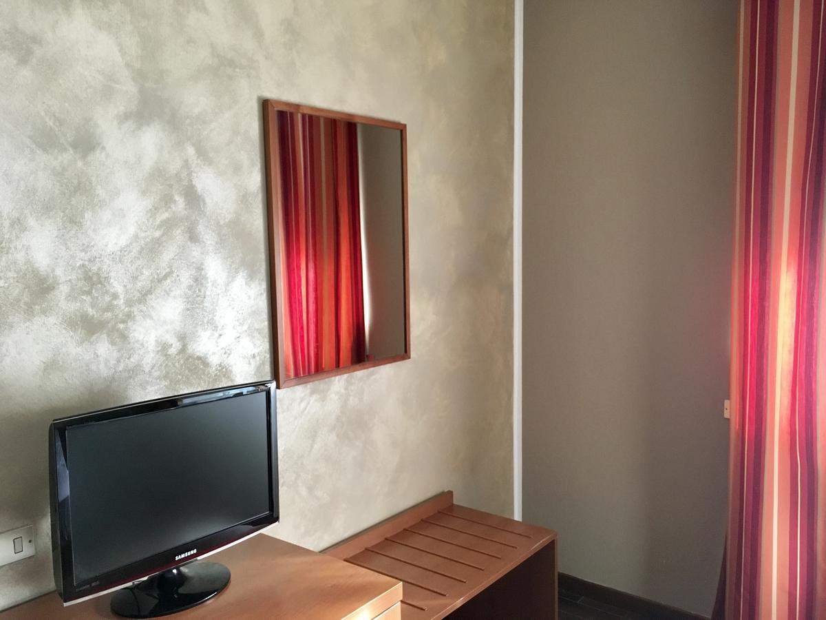 Hotel Forum Rozzano Buitenkant foto