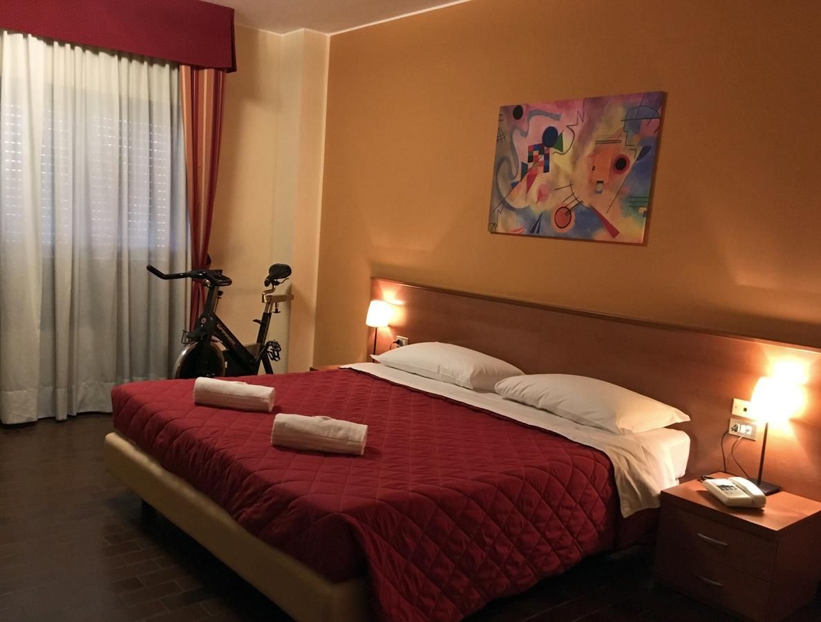 Hotel Forum Rozzano Buitenkant foto