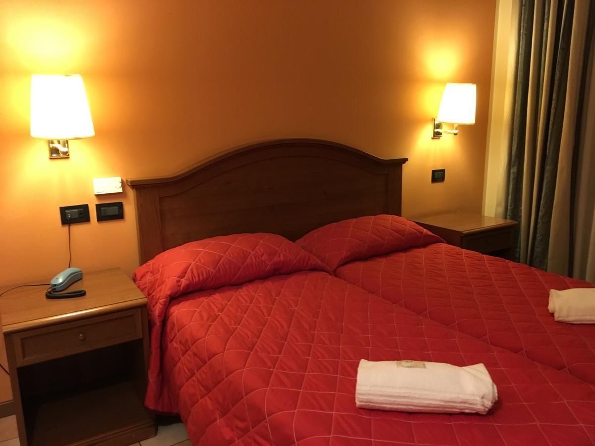 Hotel Forum Rozzano Buitenkant foto