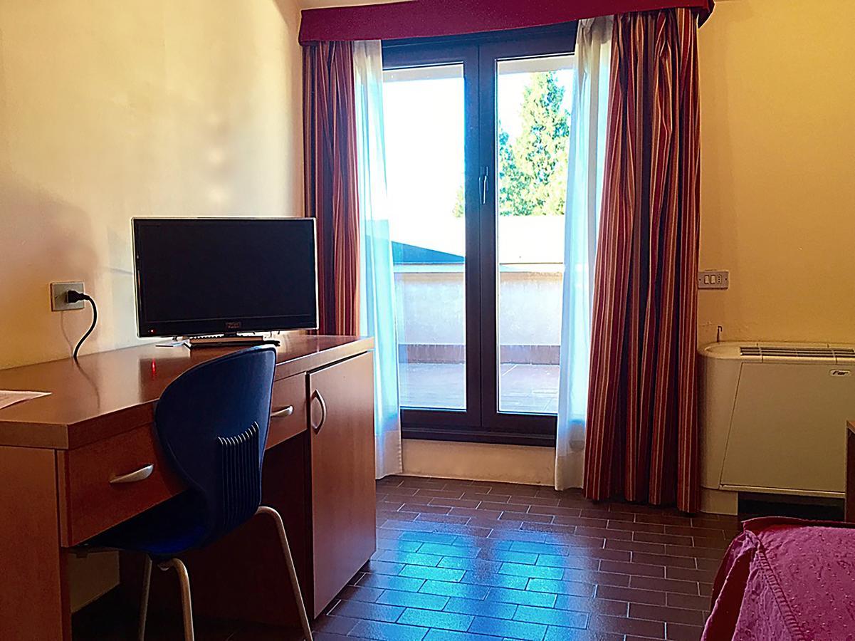 Hotel Forum Rozzano Buitenkant foto