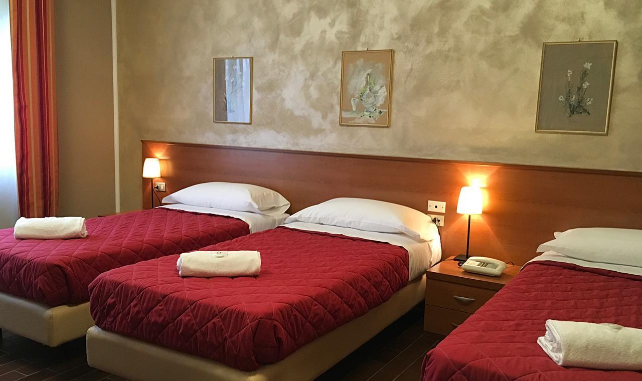 Hotel Forum Rozzano Buitenkant foto