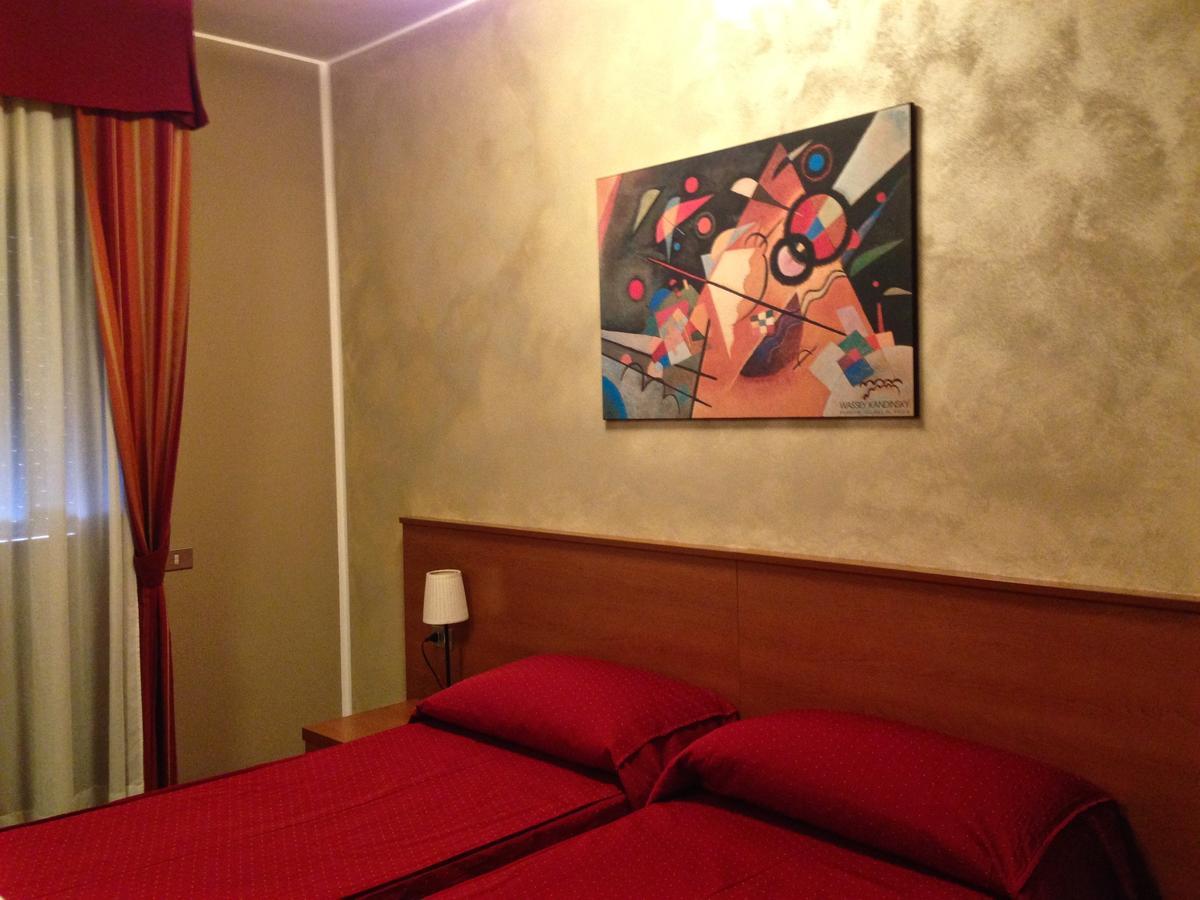 Hotel Forum Rozzano Buitenkant foto