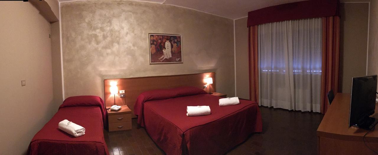 Hotel Forum Rozzano Buitenkant foto