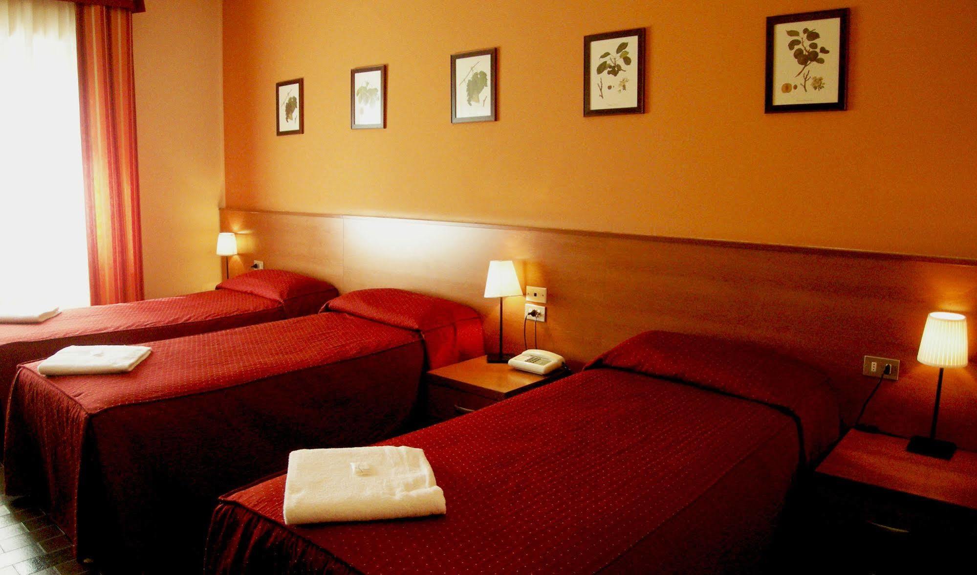 Hotel Forum Rozzano Buitenkant foto